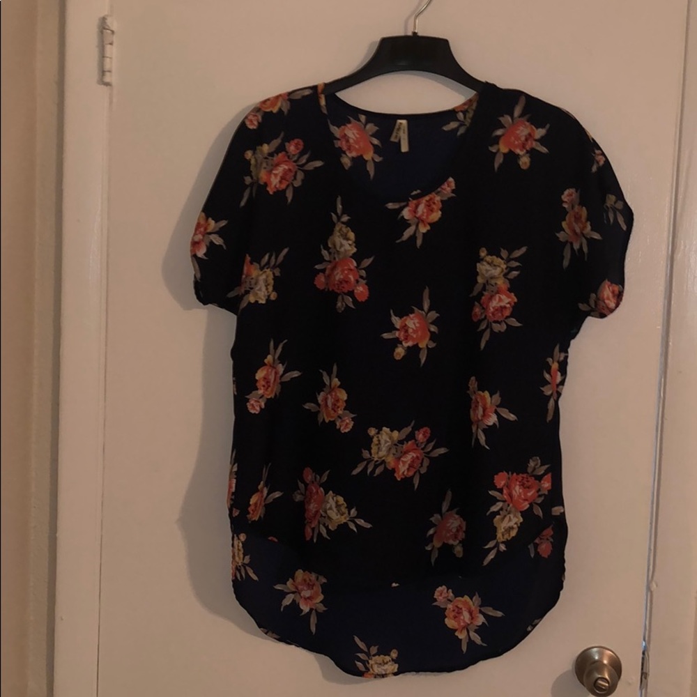 Black high low shirt